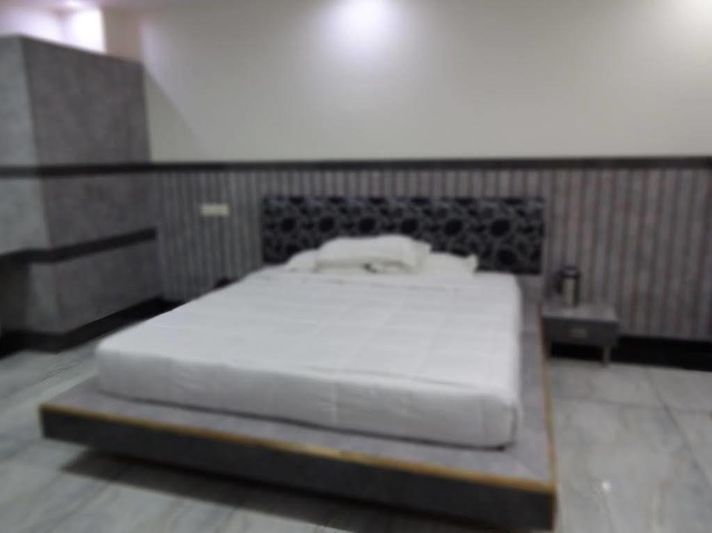 Hotel Shree Vinayak Palace Μποπάλ Εξωτερικό φωτογραφία