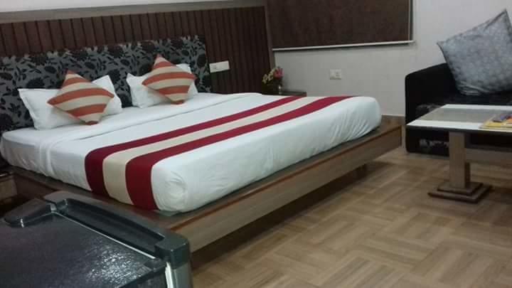 Hotel Shree Vinayak Palace Μποπάλ Εξωτερικό φωτογραφία